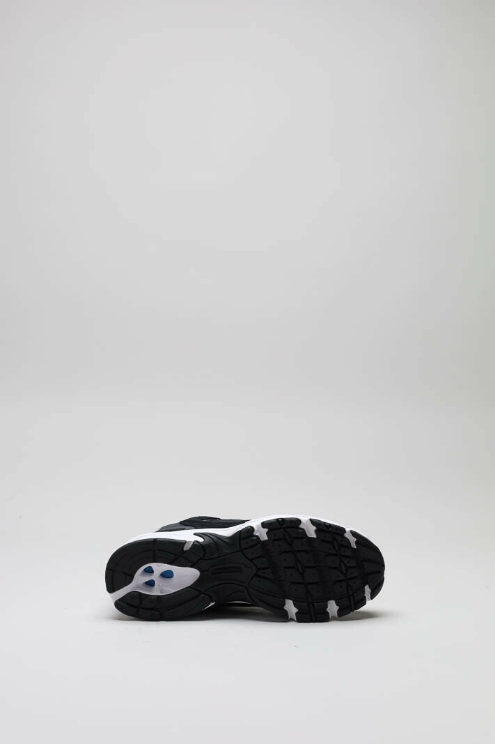zoom in on Zwart Sneaker image Zwart Sneaker image