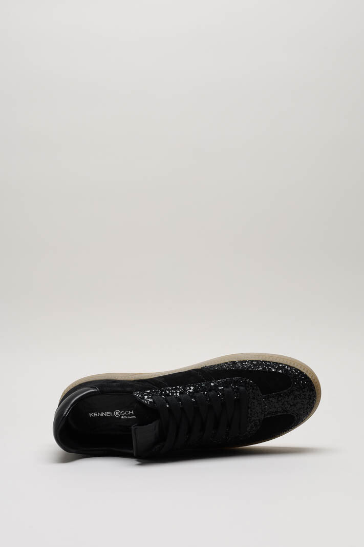 zoom in on Zwart Sneaker image Zwart Sneaker image