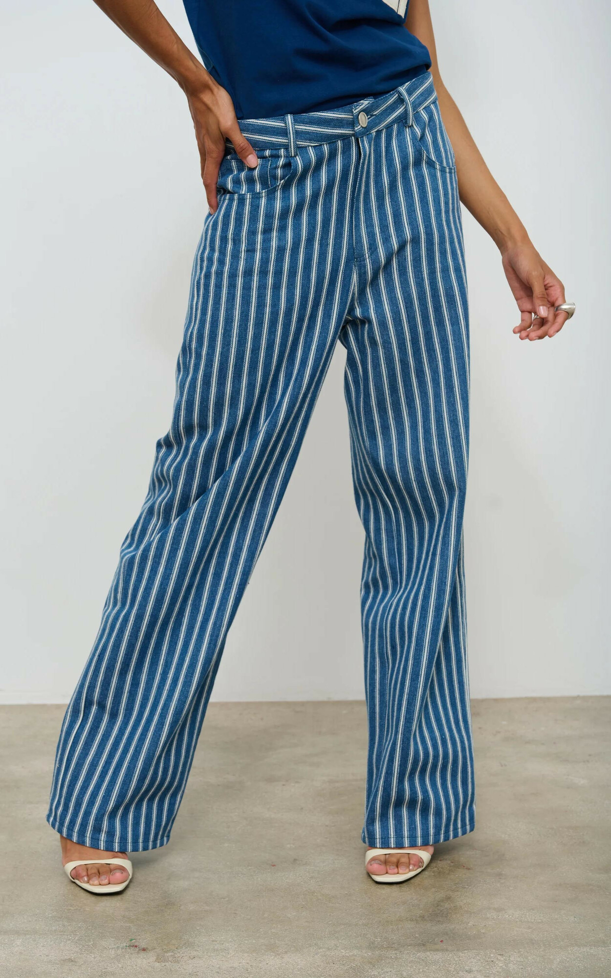 zoom in on Jeans Broek image Jeans Broek image