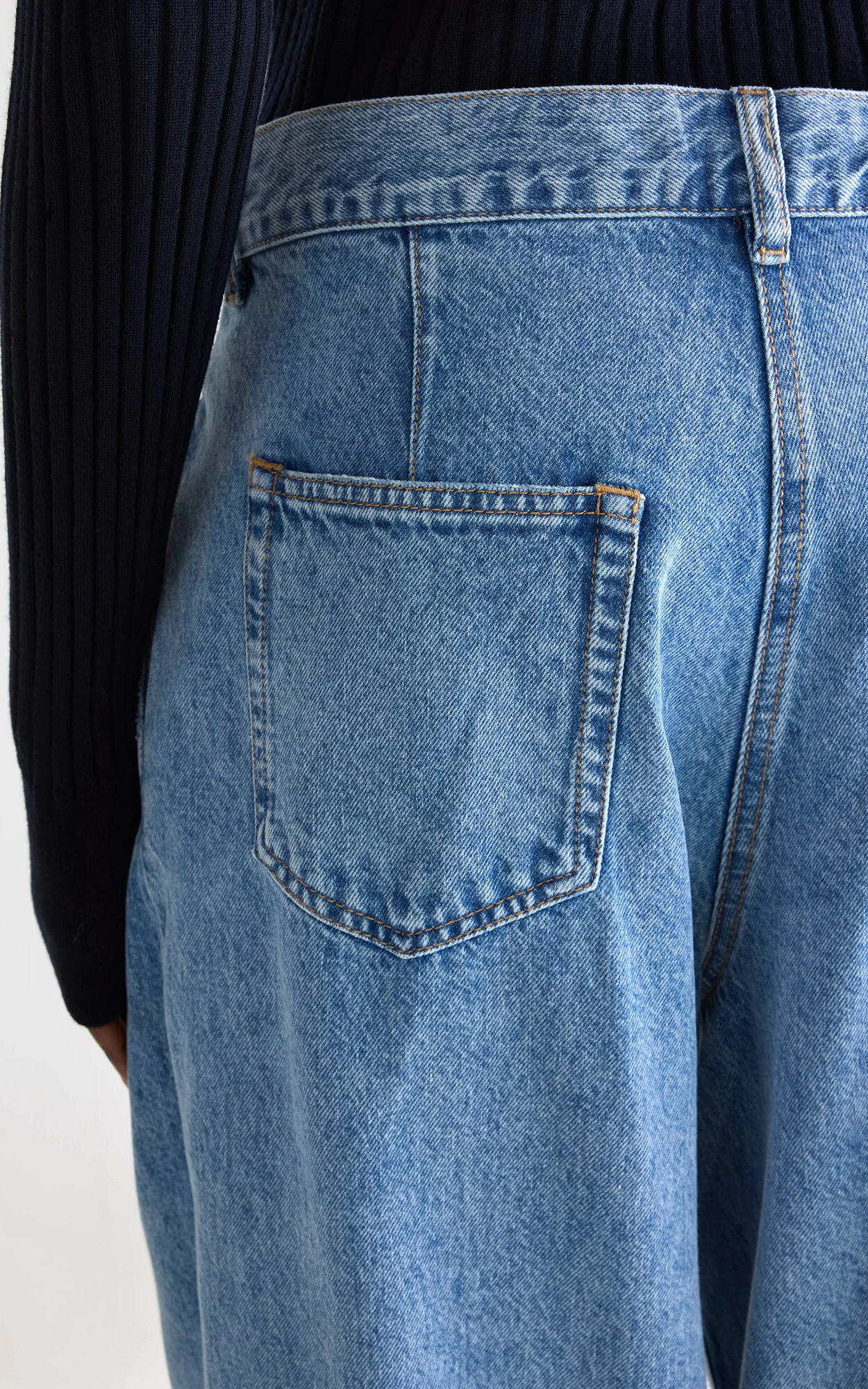 zoom in on Jeans Broek image Jeans Broek image