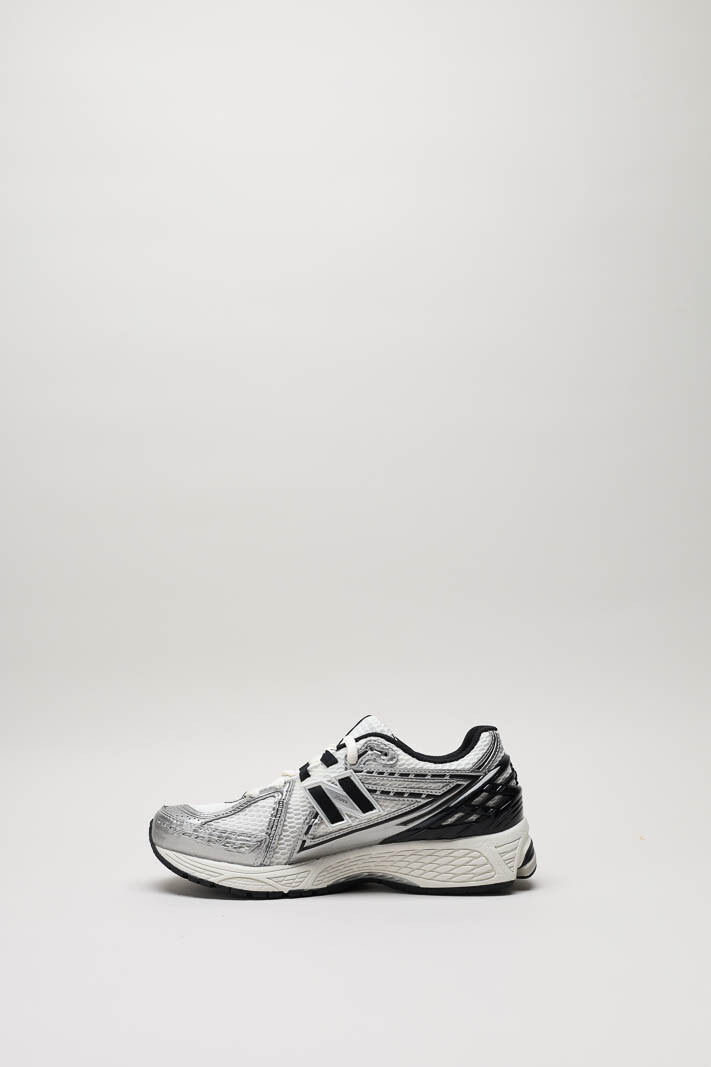 zoom in on Zilver Sneaker image Zilver Sneaker image