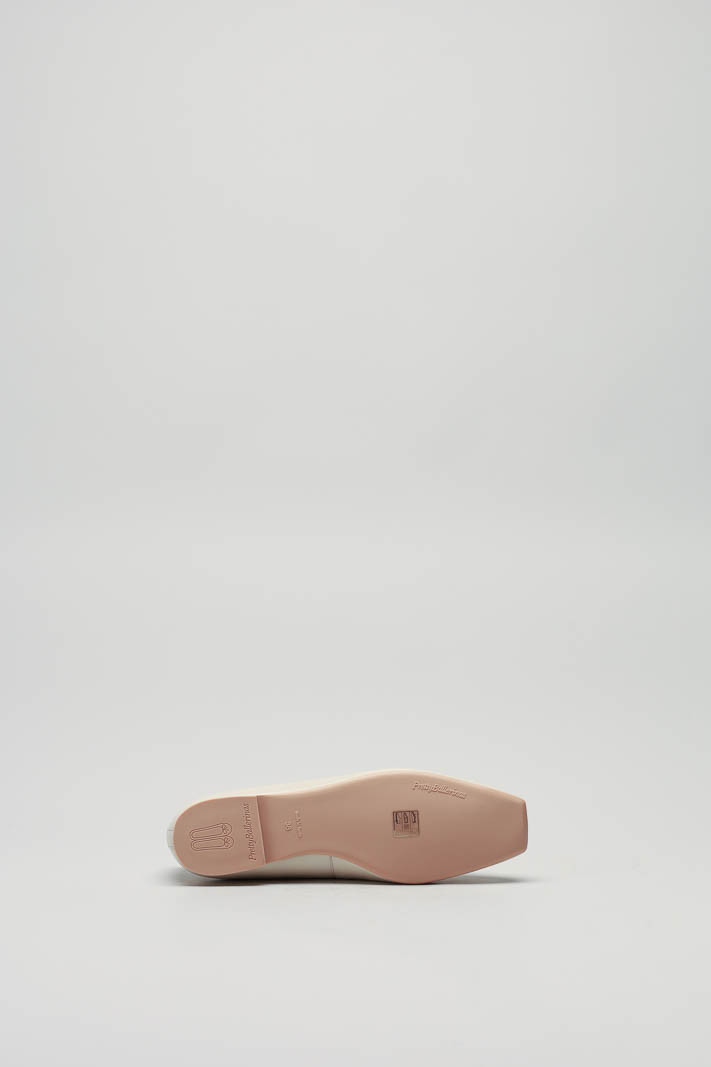 zoom in on Lichtbeige Ballerina image Lichtbeige Ballerina image
