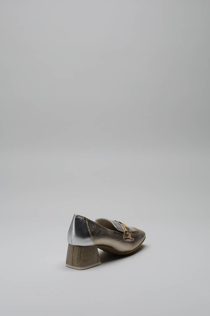 zoom in on Goud Mocassin hak image Goud Mocassin hak image
