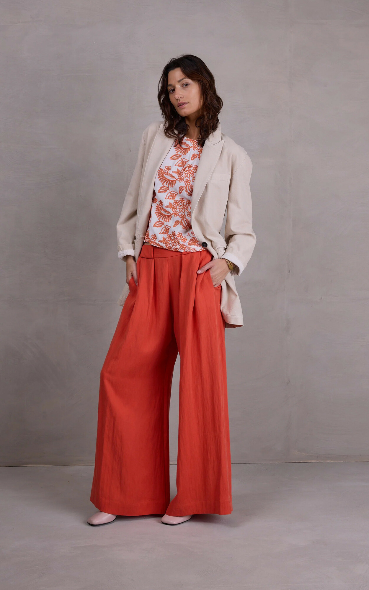 zoom in on Oranje Broek image Oranje Broek image