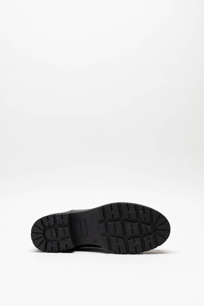 zoom in on Zwart Veterschoen image Zwart Veterschoen image