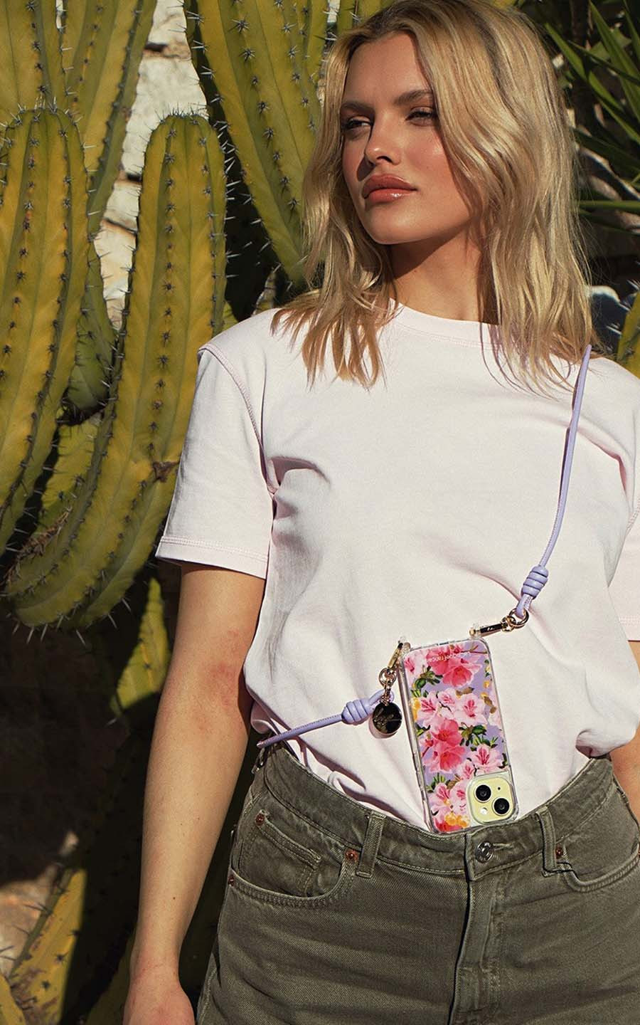 zoom in on Lila Multi media accessoires image Lila Multi media accessoires image
