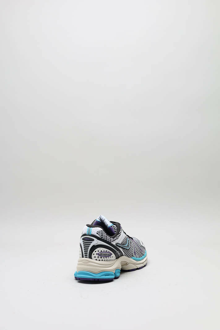 zoom in on Wit Sneaker image Wit Sneaker image