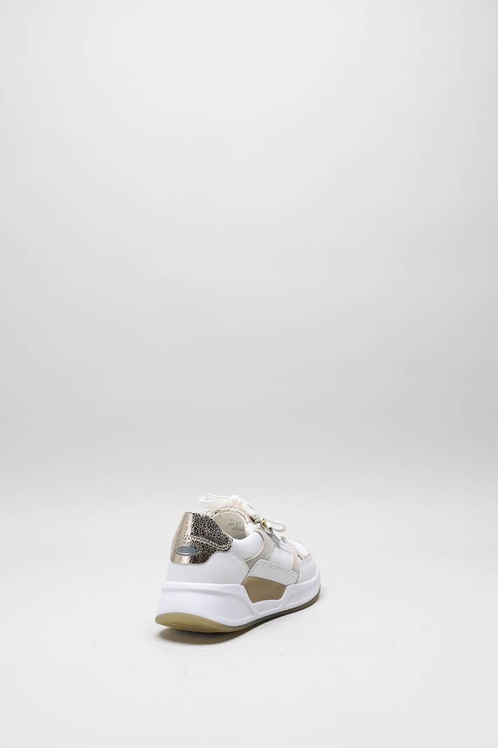 zoom in on Wit Sneaker image Wit Sneaker image