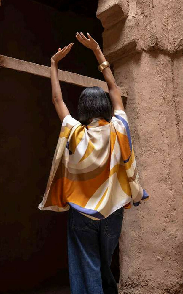 zoom in on Geel Blouse image Geel Blouse image