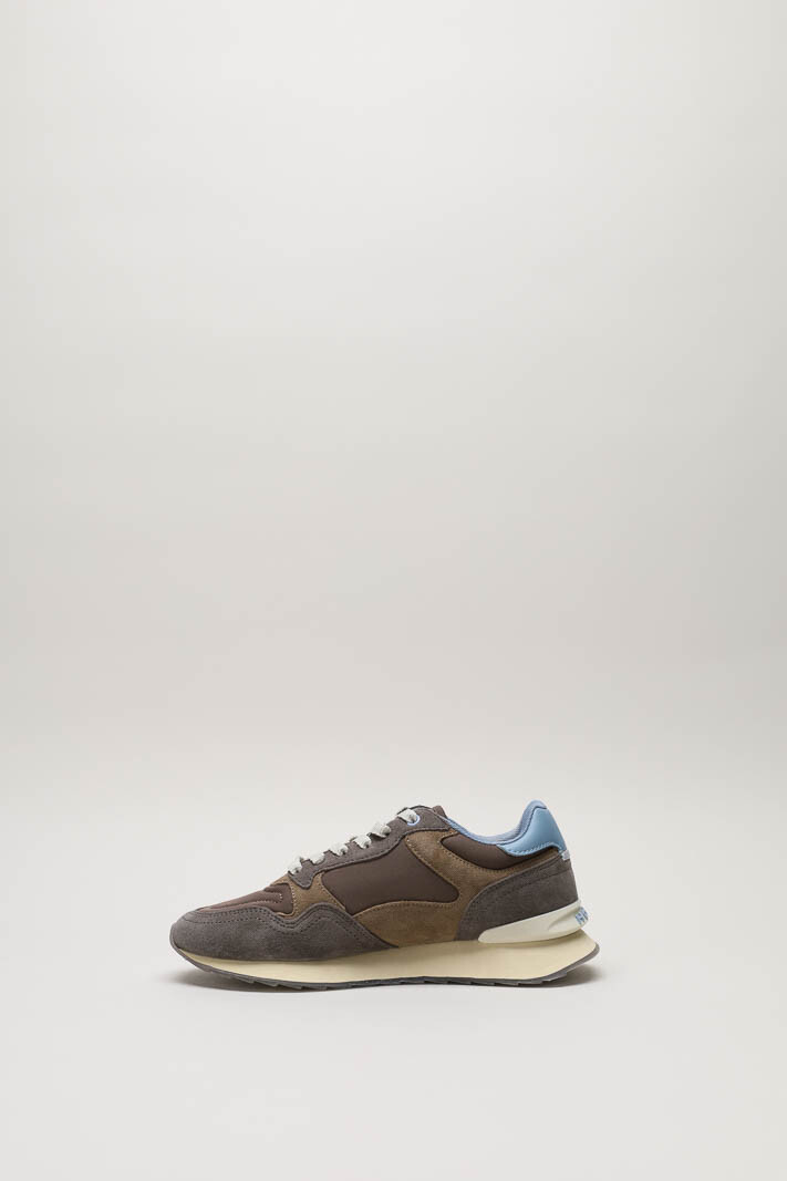 zoom in on Bruin Sneaker image Bruin Sneaker image