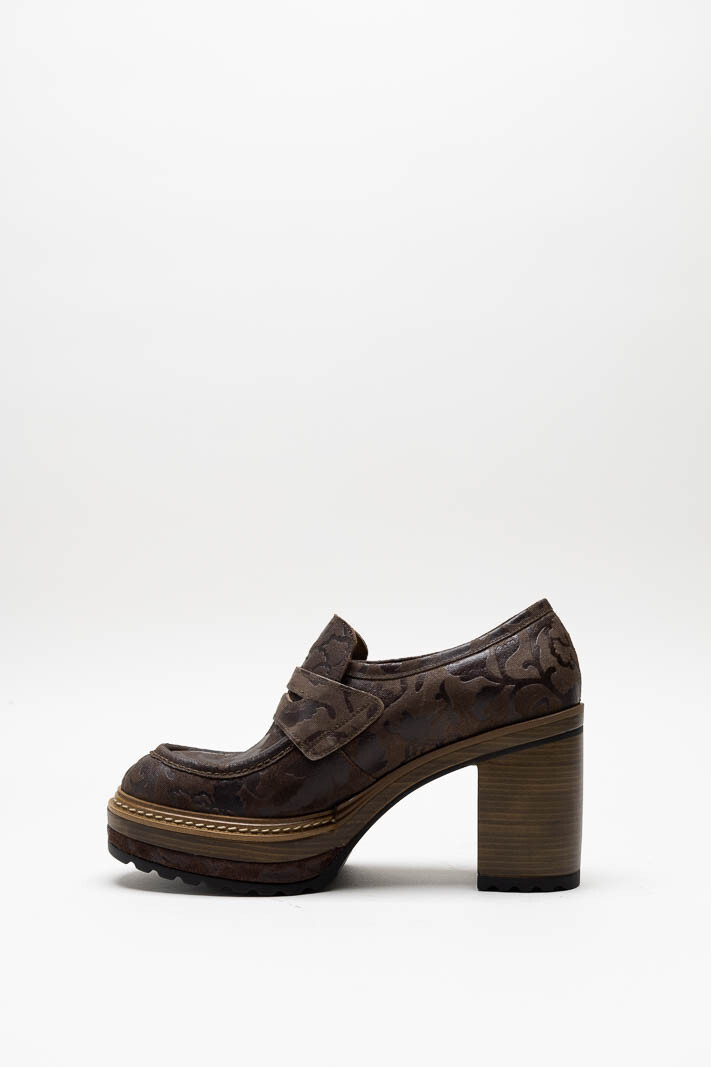 zoom in on Donkerbruin Mocassin hak image Donkerbruin Mocassin hak image