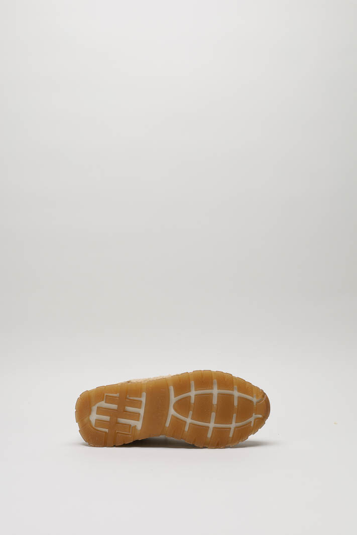 zoom in on Bruin Sneaker image Bruin Sneaker image