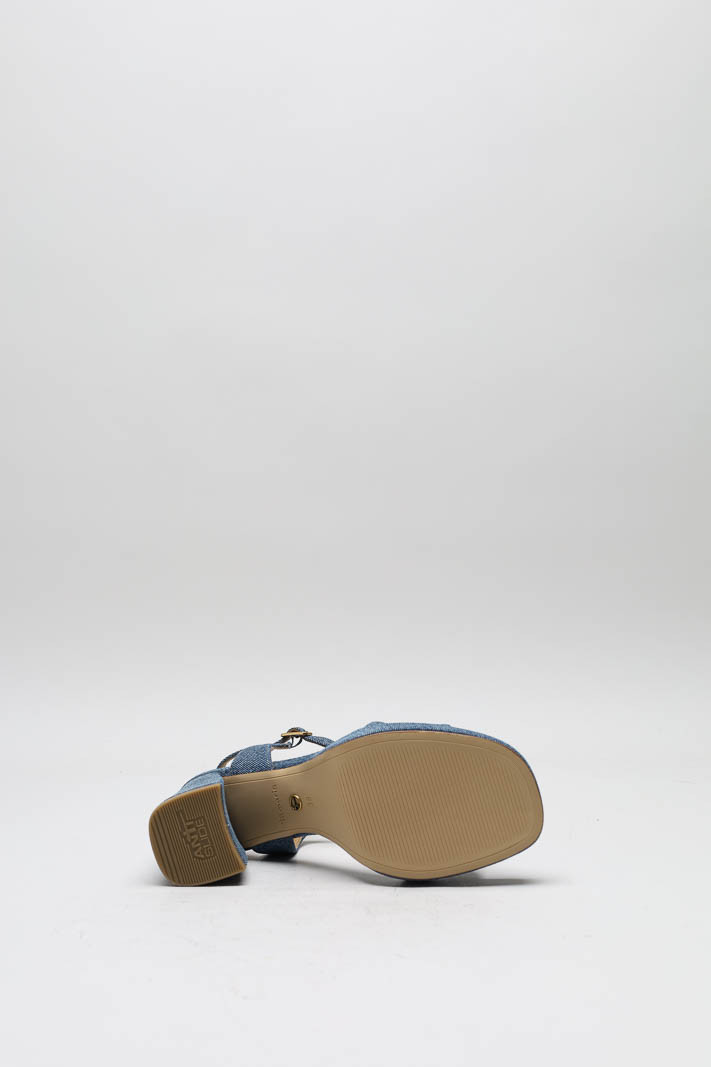 zoom in on Blauw Sandaal hak image Blauw Sandaal hak image