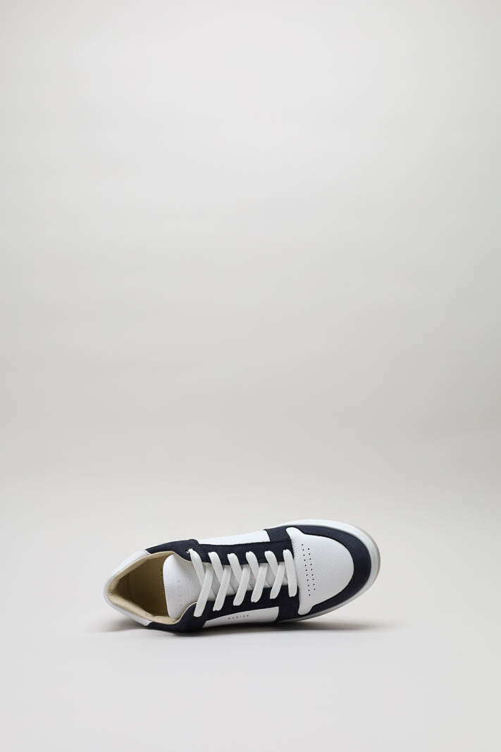 zoom in on Wit Sneaker image Wit Sneaker image