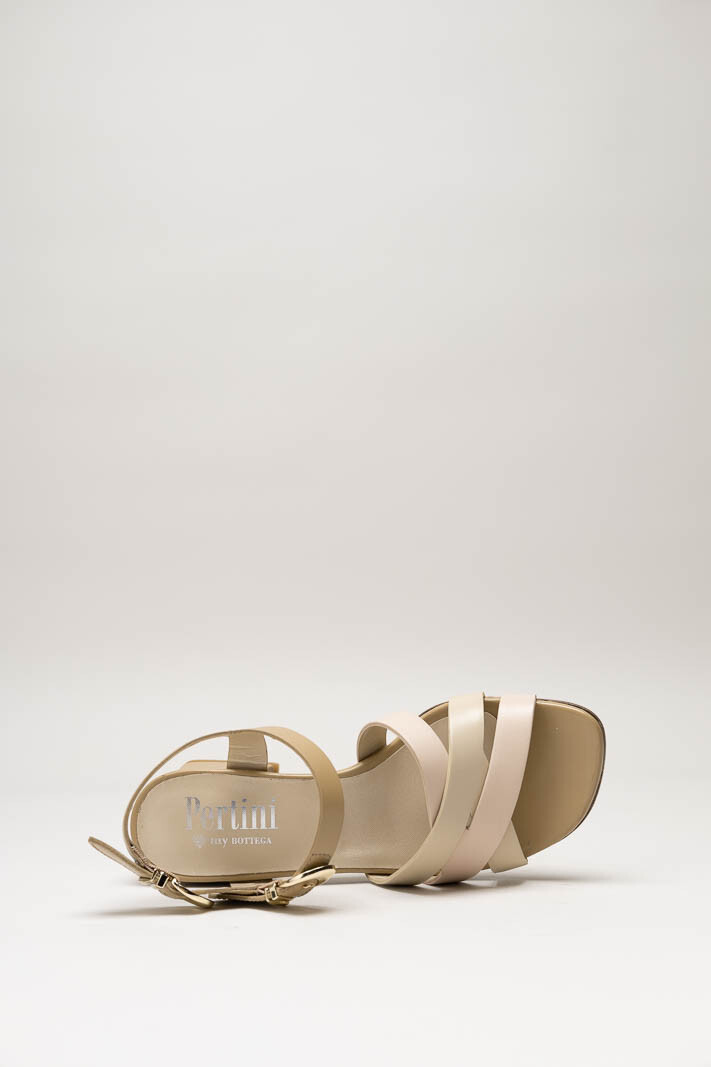 Beige Sandaal hak image