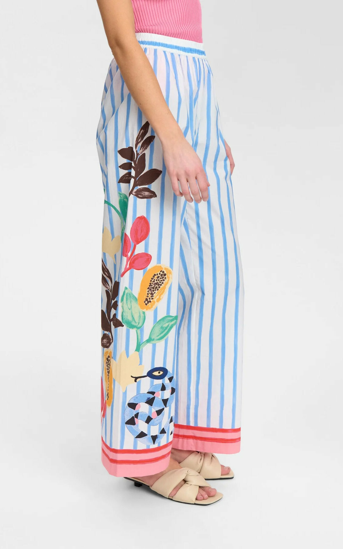 zoom in on Blauw Broek image Blauw Broek image