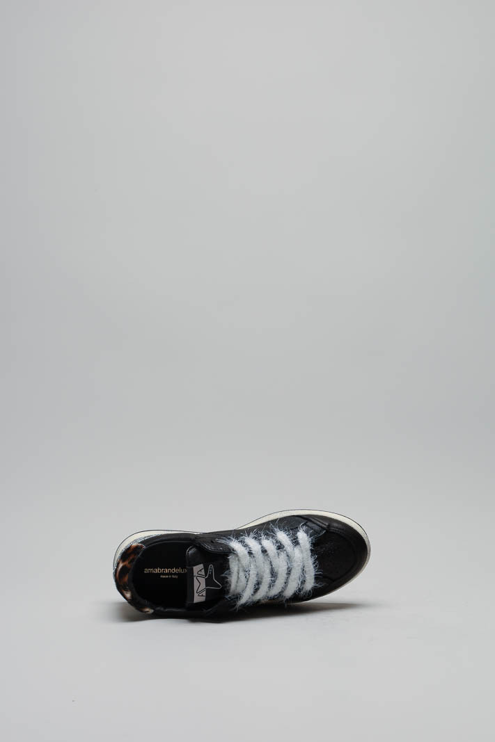 zoom in on Zwart Sneaker image Zwart Sneaker image