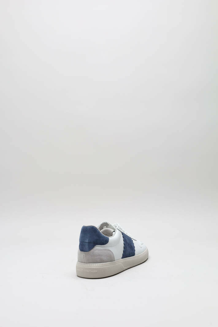 zoom in on Wit Sneaker image Wit Sneaker image
