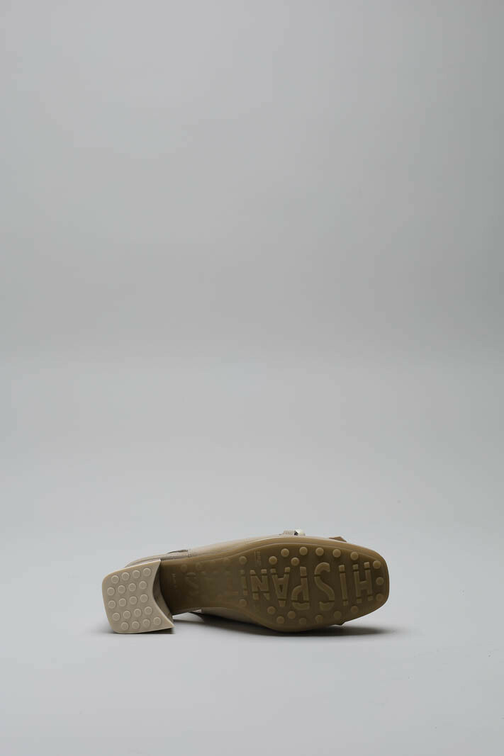 zoom in on Beige Mocassin hak image Beige Mocassin hak image