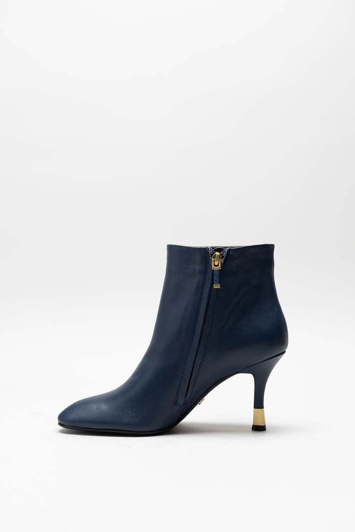 zoom in on Donkerblauw Enkellaars hak image Donkerblauw Enkellaars hak image