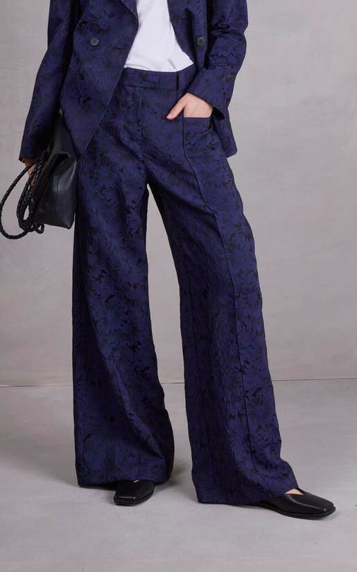 zoom in on Donkerblauw Broek image Donkerblauw Broek image