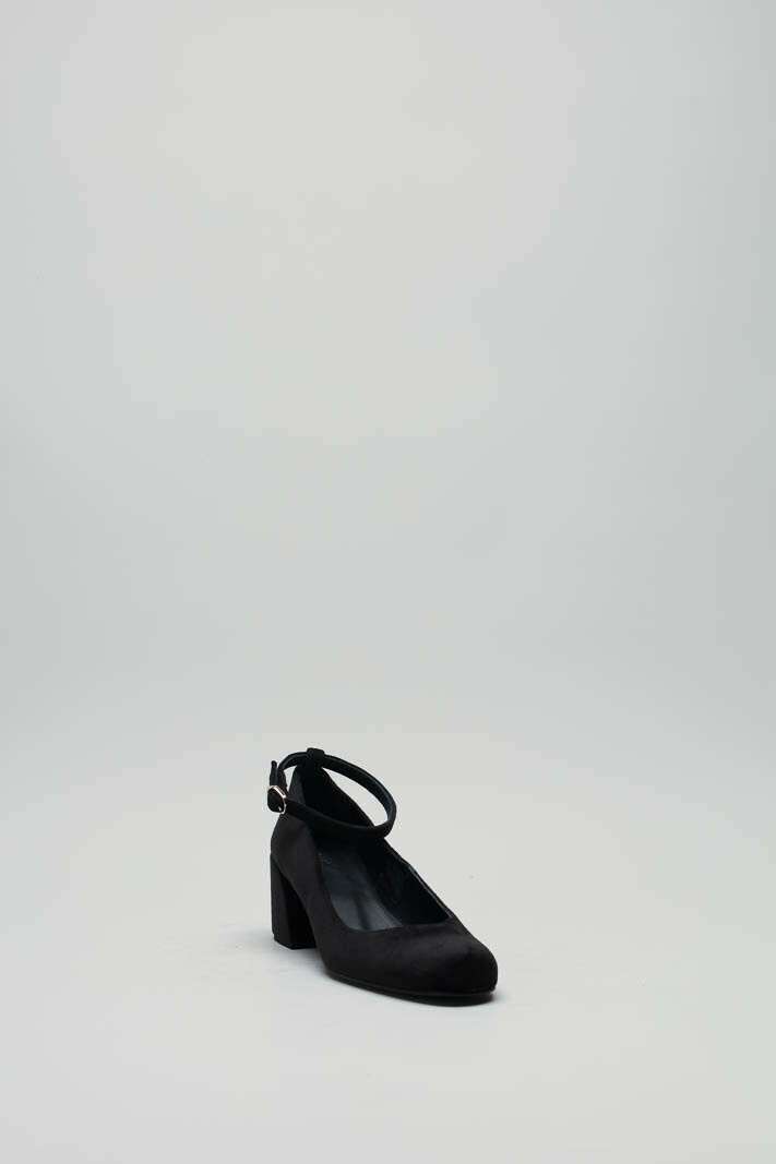 zoom in on Zwart Pump image Zwart Pump image
