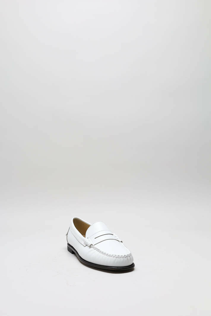 zoom in on Wit Mocassin image Wit Mocassin image