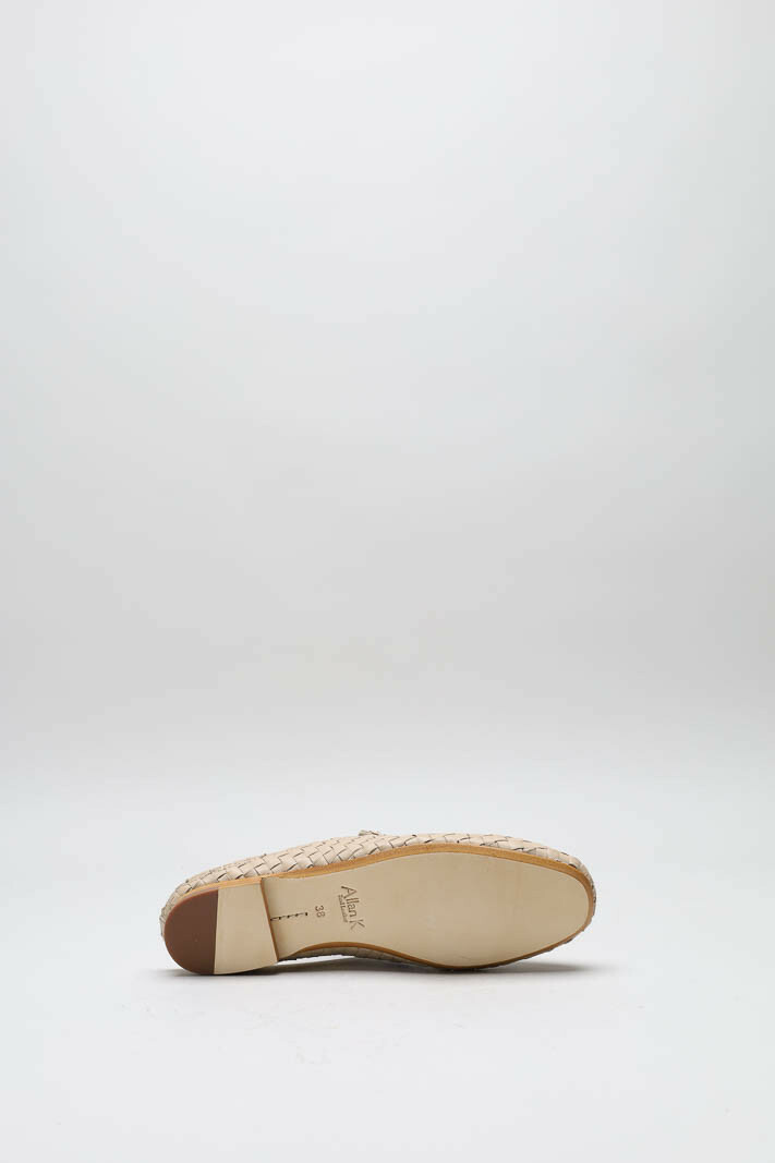 zoom in on Beige Muiltje image Beige Muiltje image