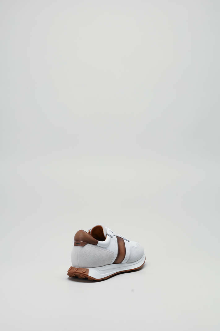 zoom in on Wit Sneaker image Wit Sneaker image