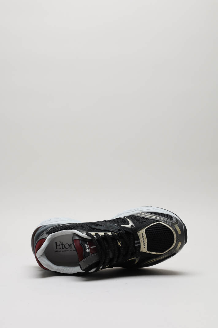 zoom in on Zwart Sneaker image Zwart Sneaker image