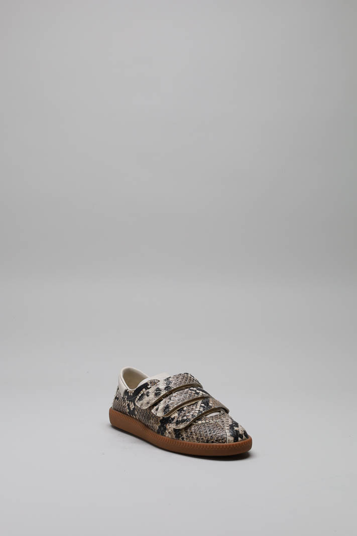 zoom in on Beige Velcroschoen image Beige Velcroschoen image