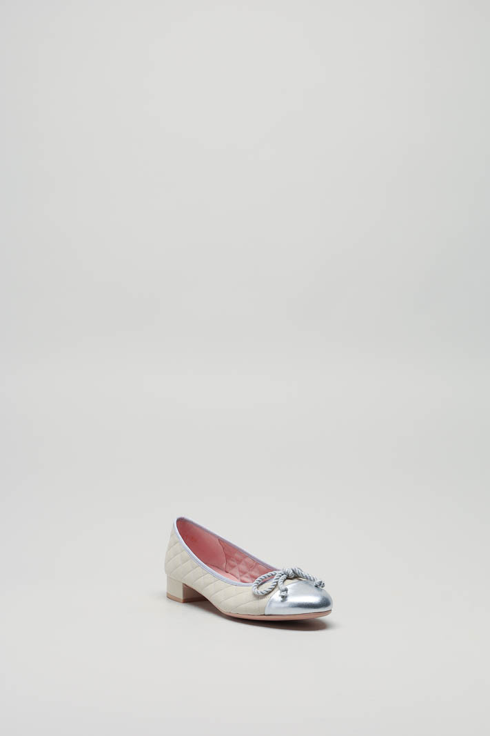 zoom in on Lichtbeige Ballerina image Lichtbeige Ballerina image