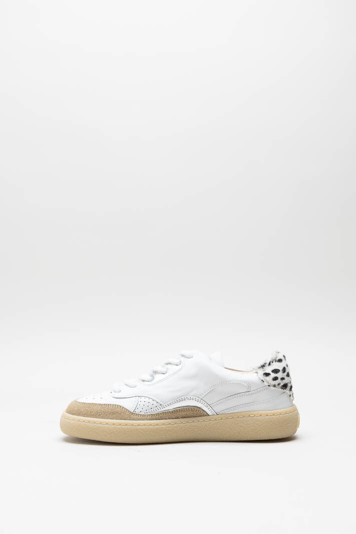 zoom in on Wit Sneaker image Wit Sneaker image