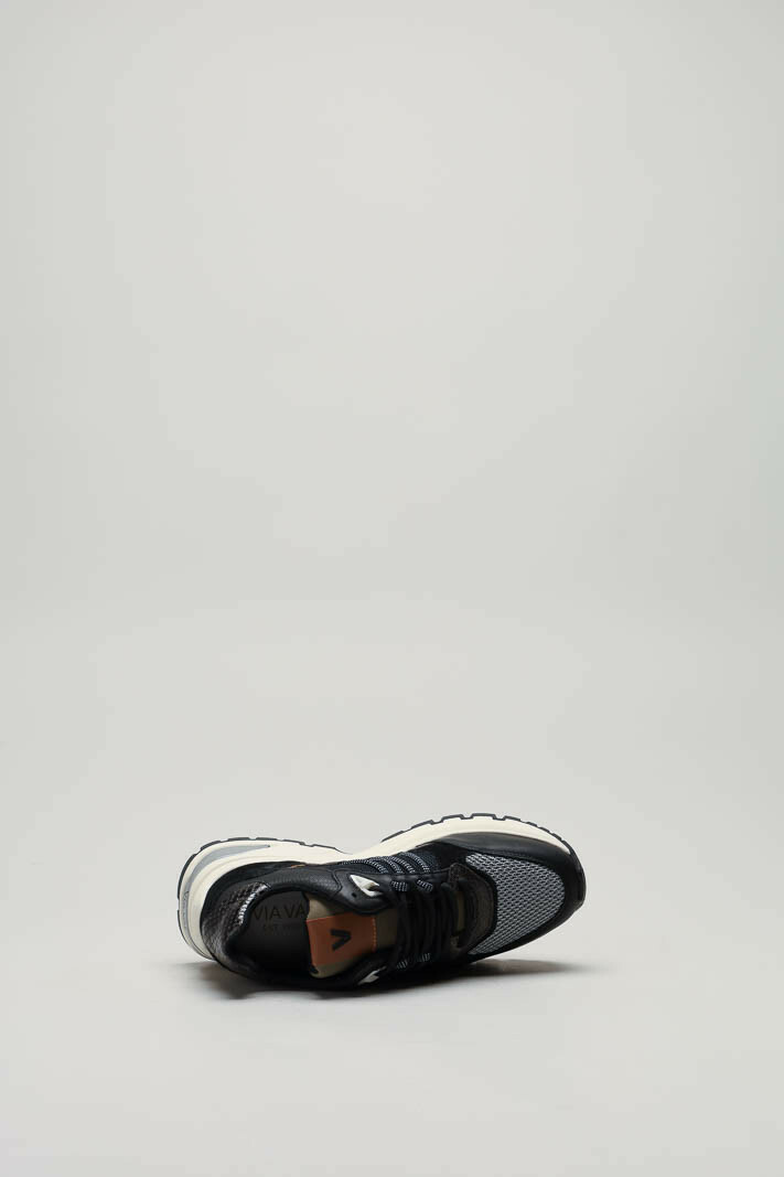 zoom in on Zwart Sneaker image Zwart Sneaker image