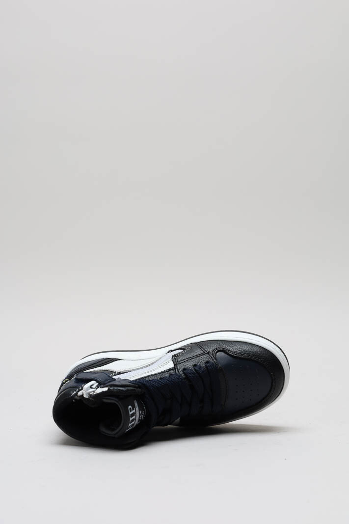 zoom in on Zwart Sneaker image Zwart Sneaker image