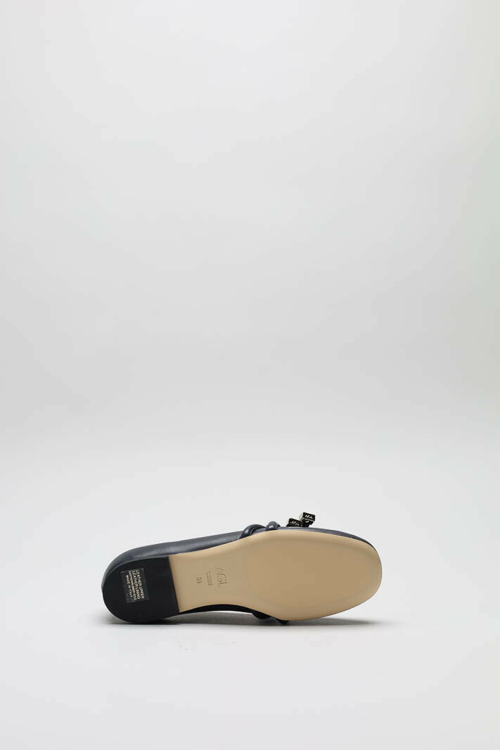 zoom in on Donkerblauw Mocassin image Donkerblauw Mocassin image