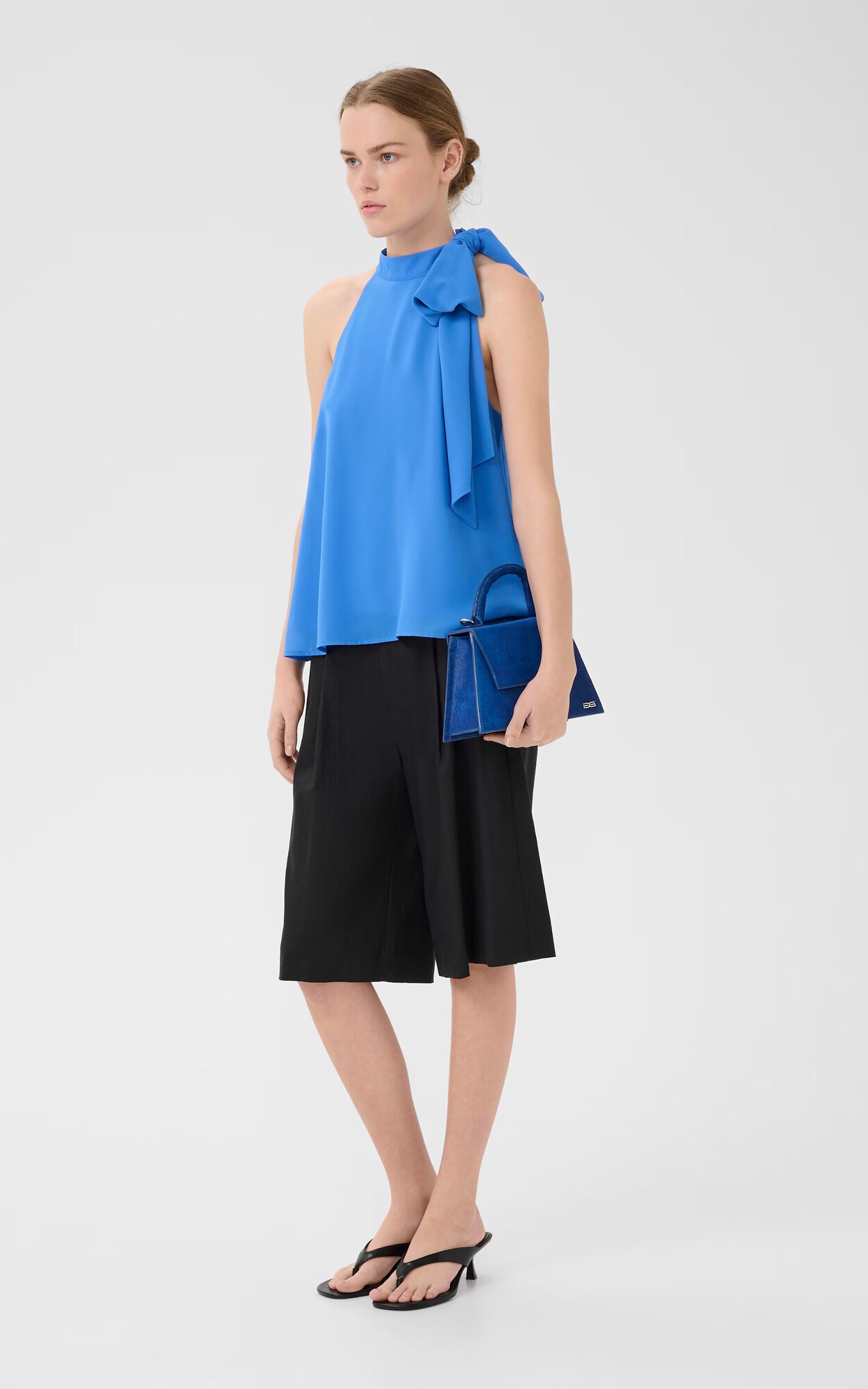 zoom in on Blauw T-shirt/top image Blauw T-shirt/top image