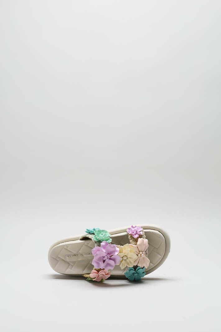 zoom in on Lichtbeige Slipper image Lichtbeige Slipper image