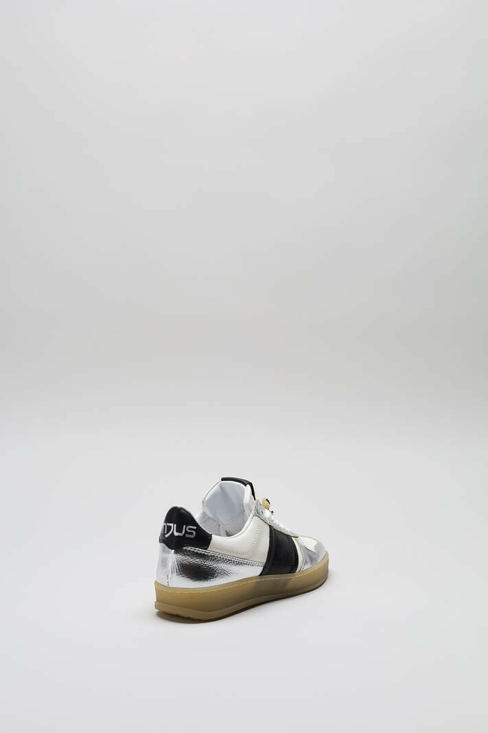 zoom in on Zilver Sneaker image Zilver Sneaker image