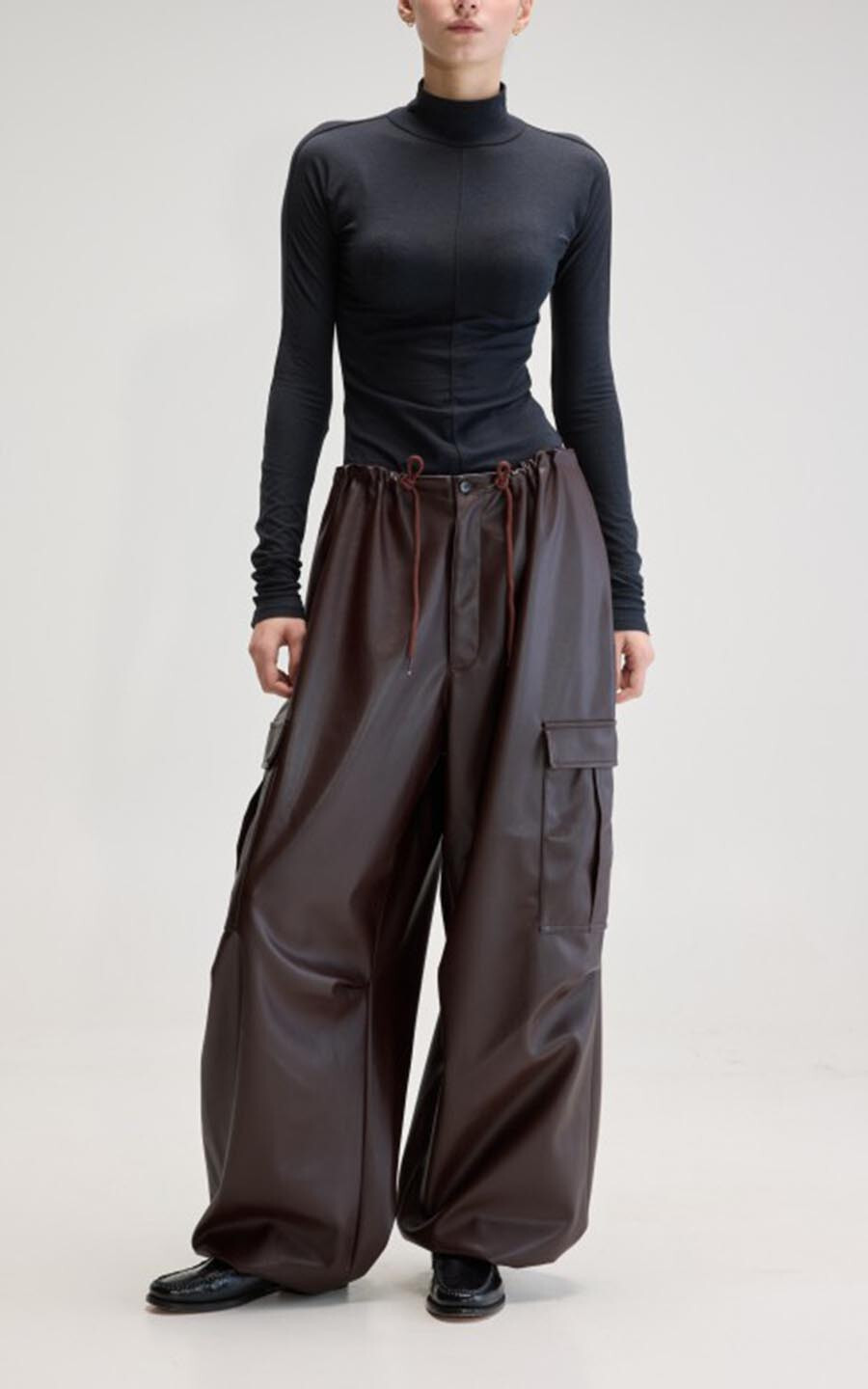 zoom in on Bruin Broek image Bruin Broek image