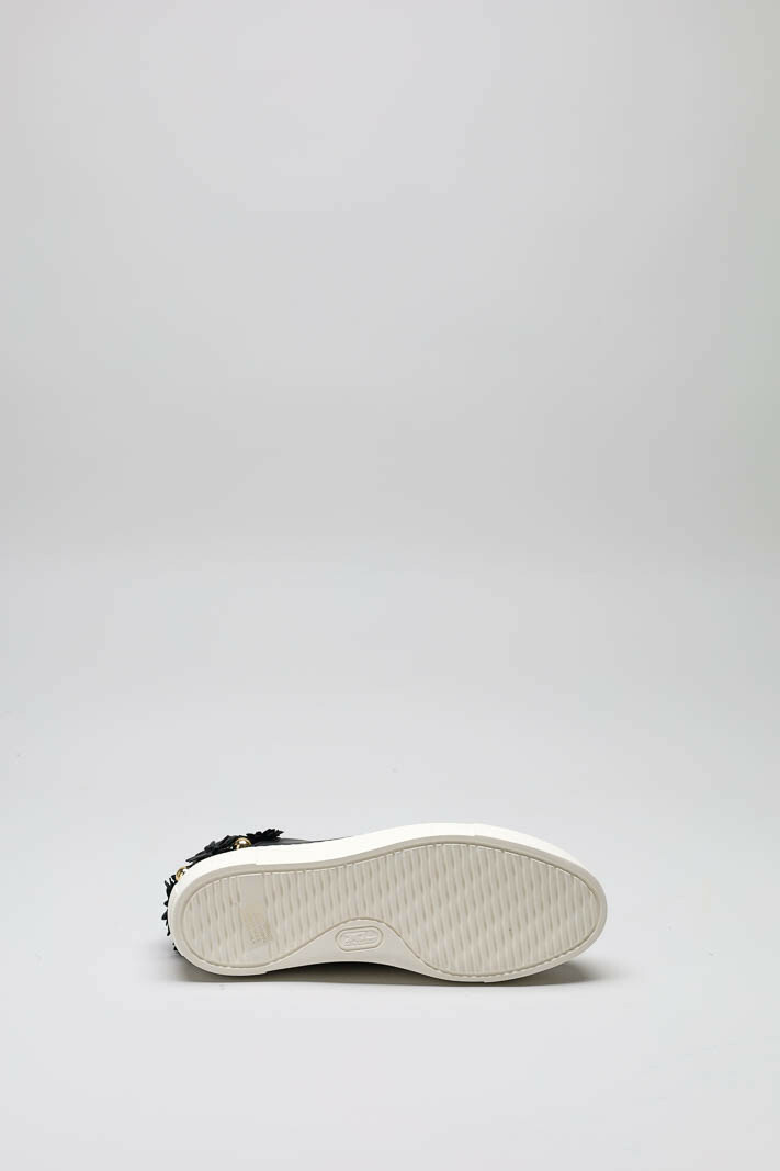 zoom in on Zwart Sneaker image Zwart Sneaker image