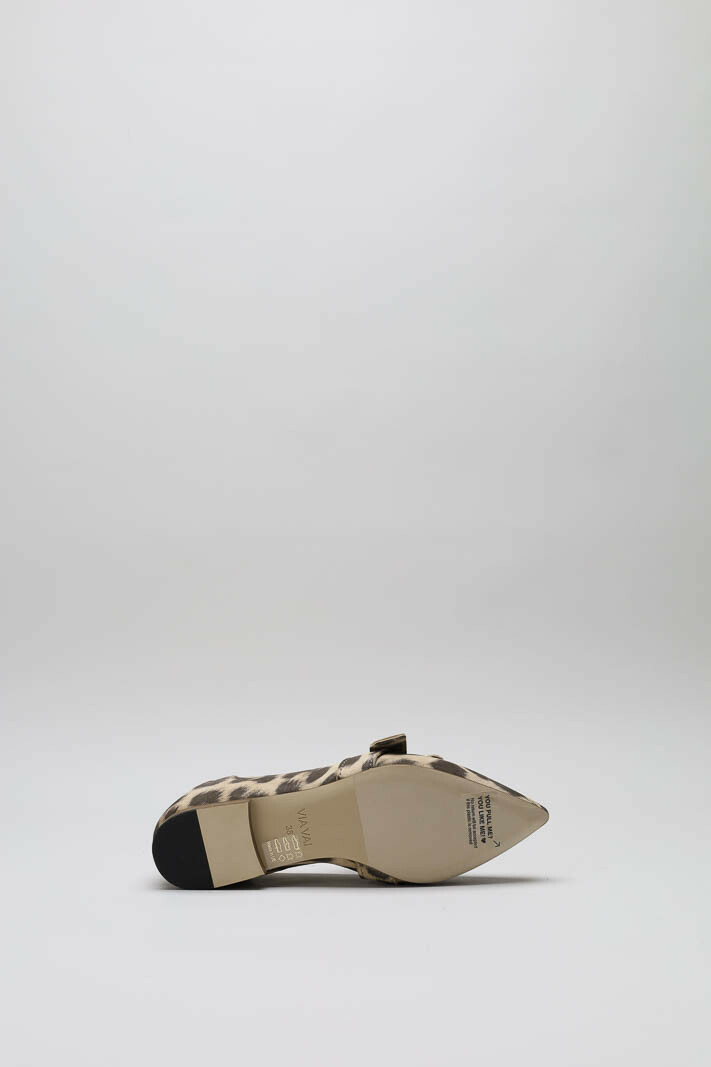 zoom in on Beige Mocassin image Beige Mocassin image