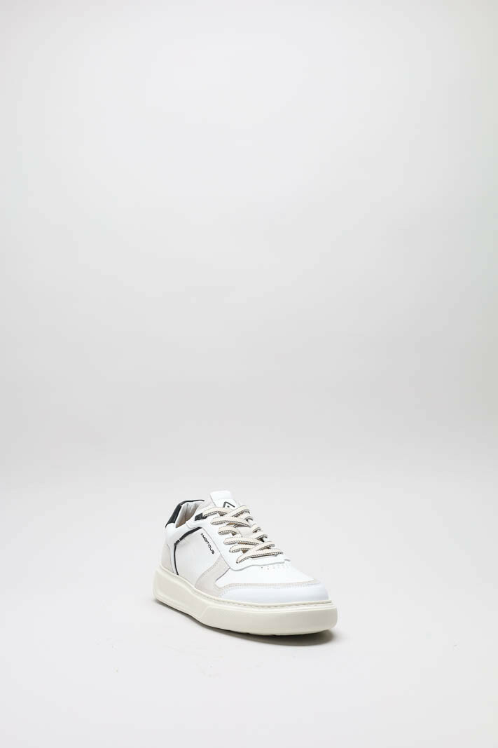 zoom in on Wit Sneaker image Wit Sneaker image