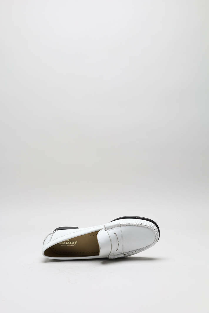 zoom in on Wit Mocassin image Wit Mocassin image