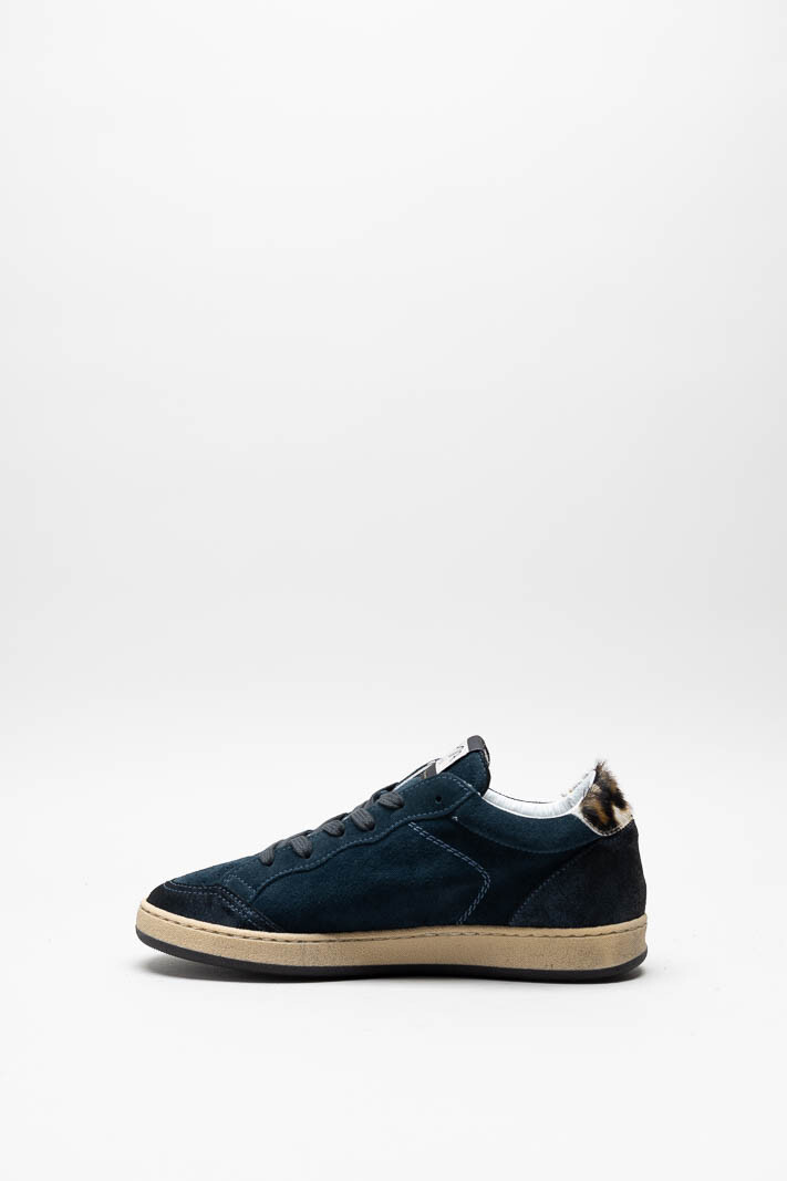 zoom in on Donkerblauw Sneaker image Donkerblauw Sneaker image