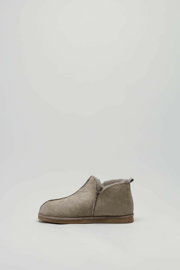zoom in on Taupe Pantoffel image Taupe Pantoffel image
