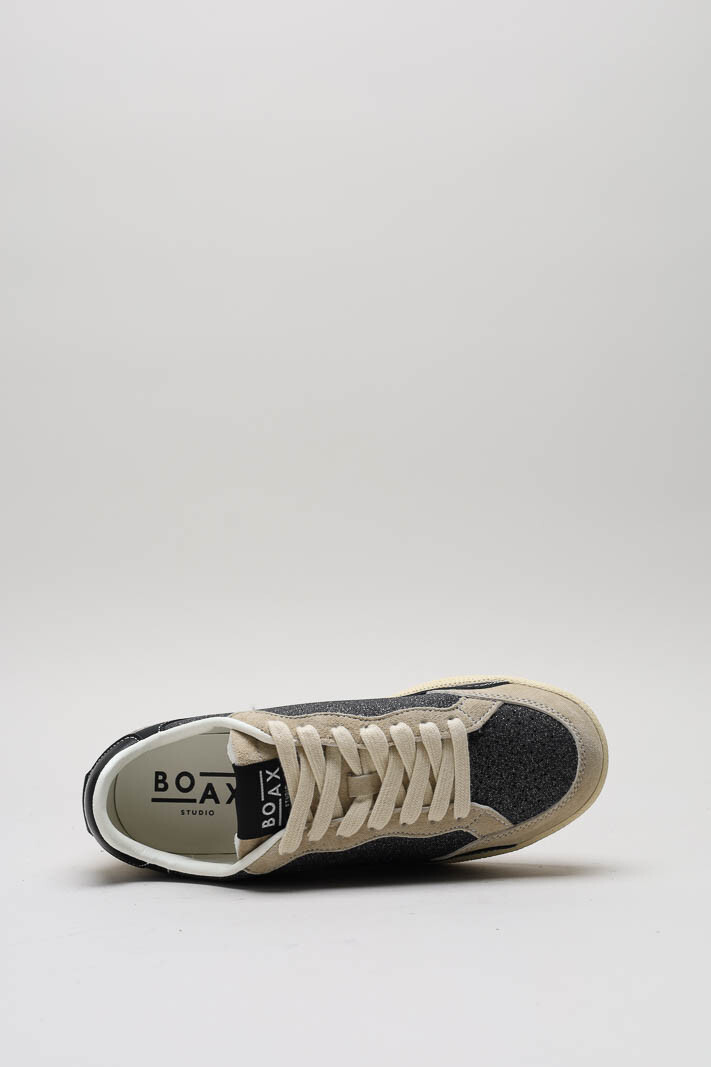 zoom in on Zwart Sneaker image Zwart Sneaker image