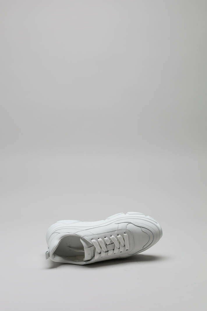 zoom in on Wit Sneaker image Wit Sneaker image