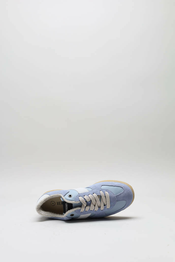 zoom in on Lichtblauw Sneaker image Lichtblauw Sneaker image