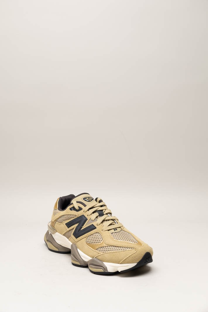 Beige Sneaker